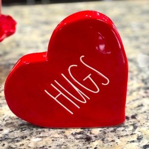 Rae Dunn heart (Hugs)